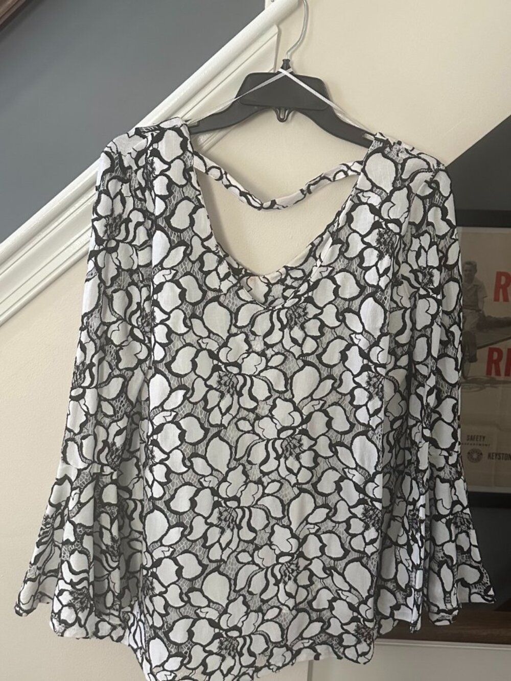 Alberto Makeli - Black & White Floral Lace Blouse – Flared Sleeves – Size L